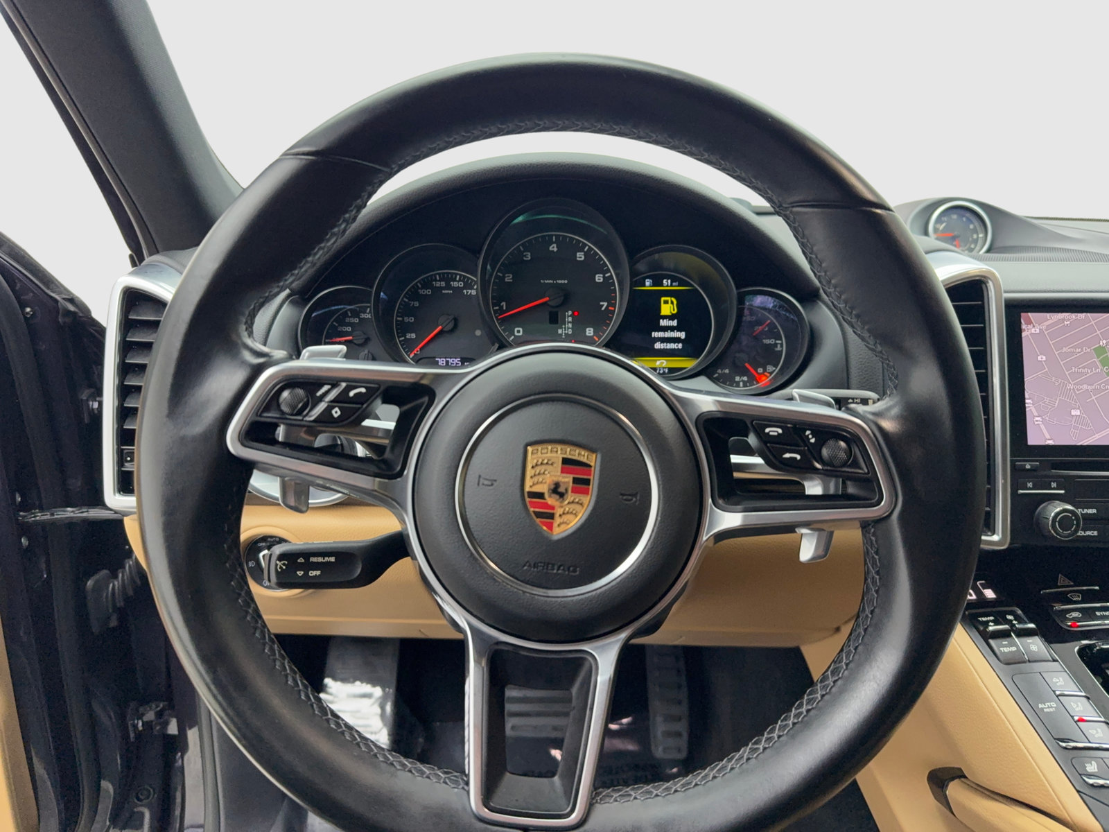 Used 2018 Porsche Cayenne Platinum Edition w/ Premium Package Plus AWD/4WD image 25