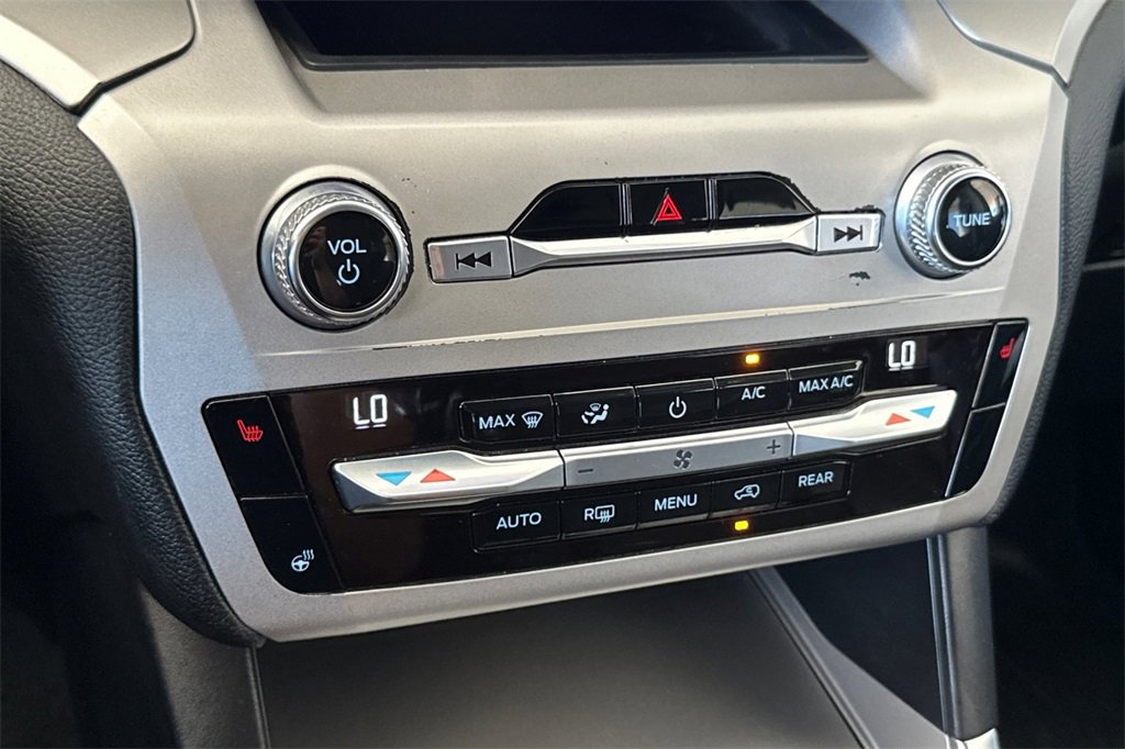 Used 2021 Ford Explorer XLT w/ Equipment Group 202A image 24