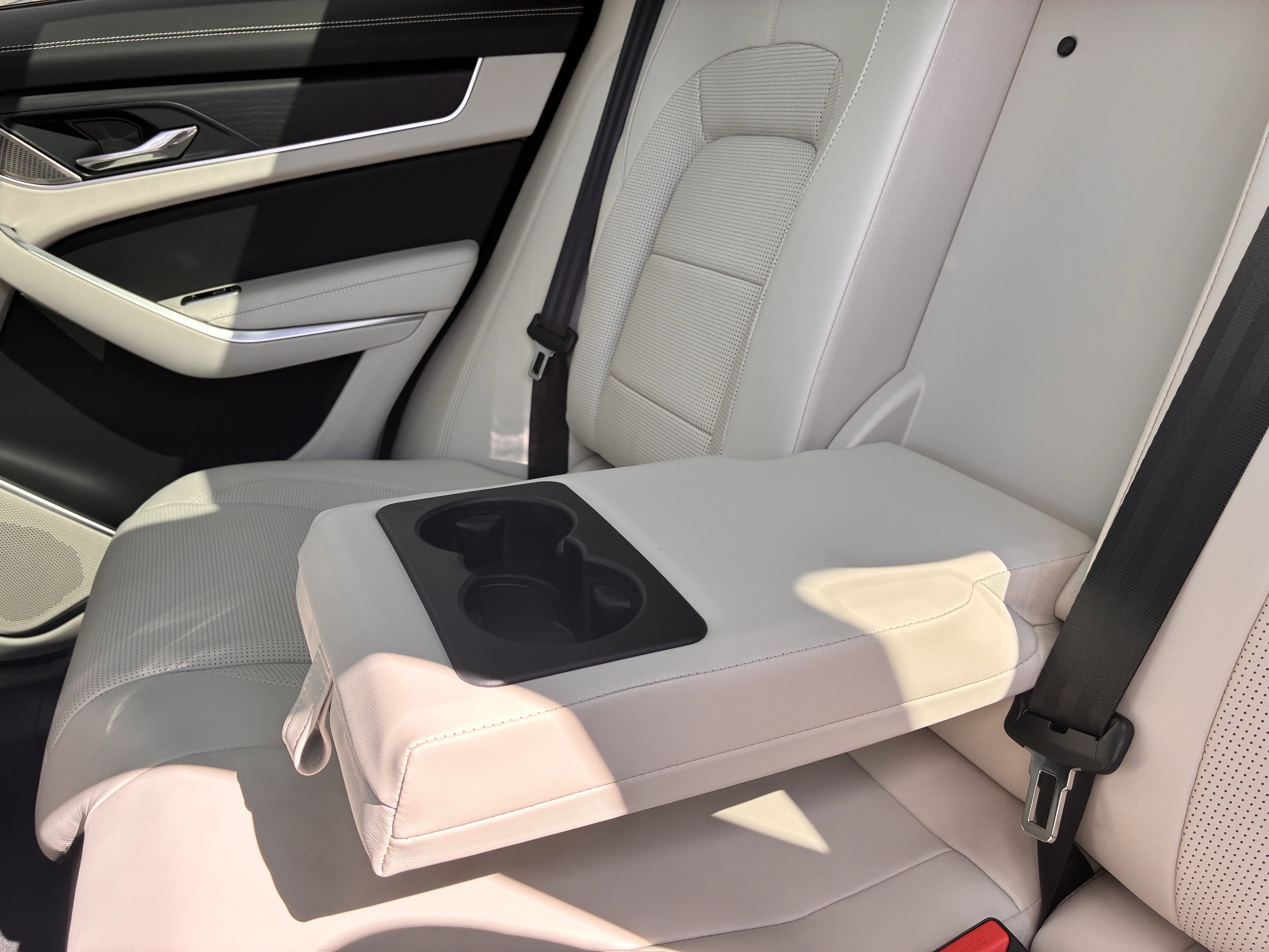 New 2026 Jaguar F-PACE R-Dynamic S image 24