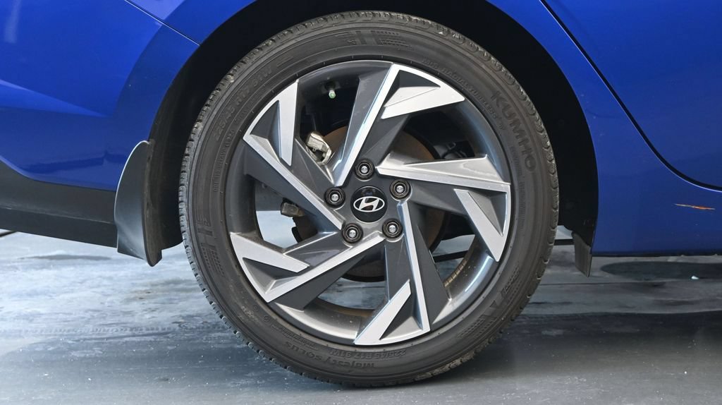 Certified 2025 Hyundai Elantra Sport FWD image 9