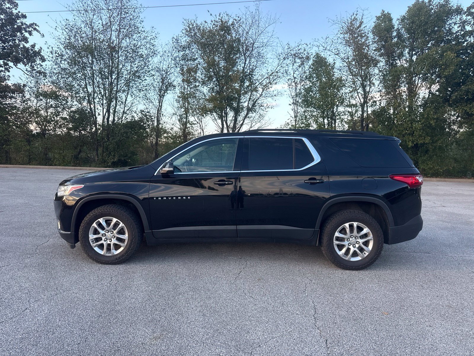 Used 2021 Chevrolet Traverse LT FWD image 4