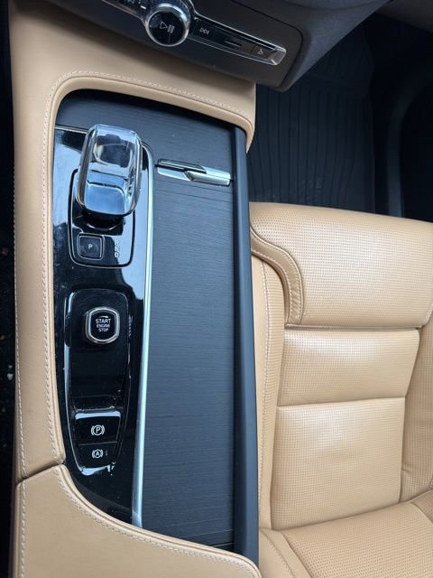 Used 2023 Volvo XC90 B6 Ultimate w/ Protection Package image 14