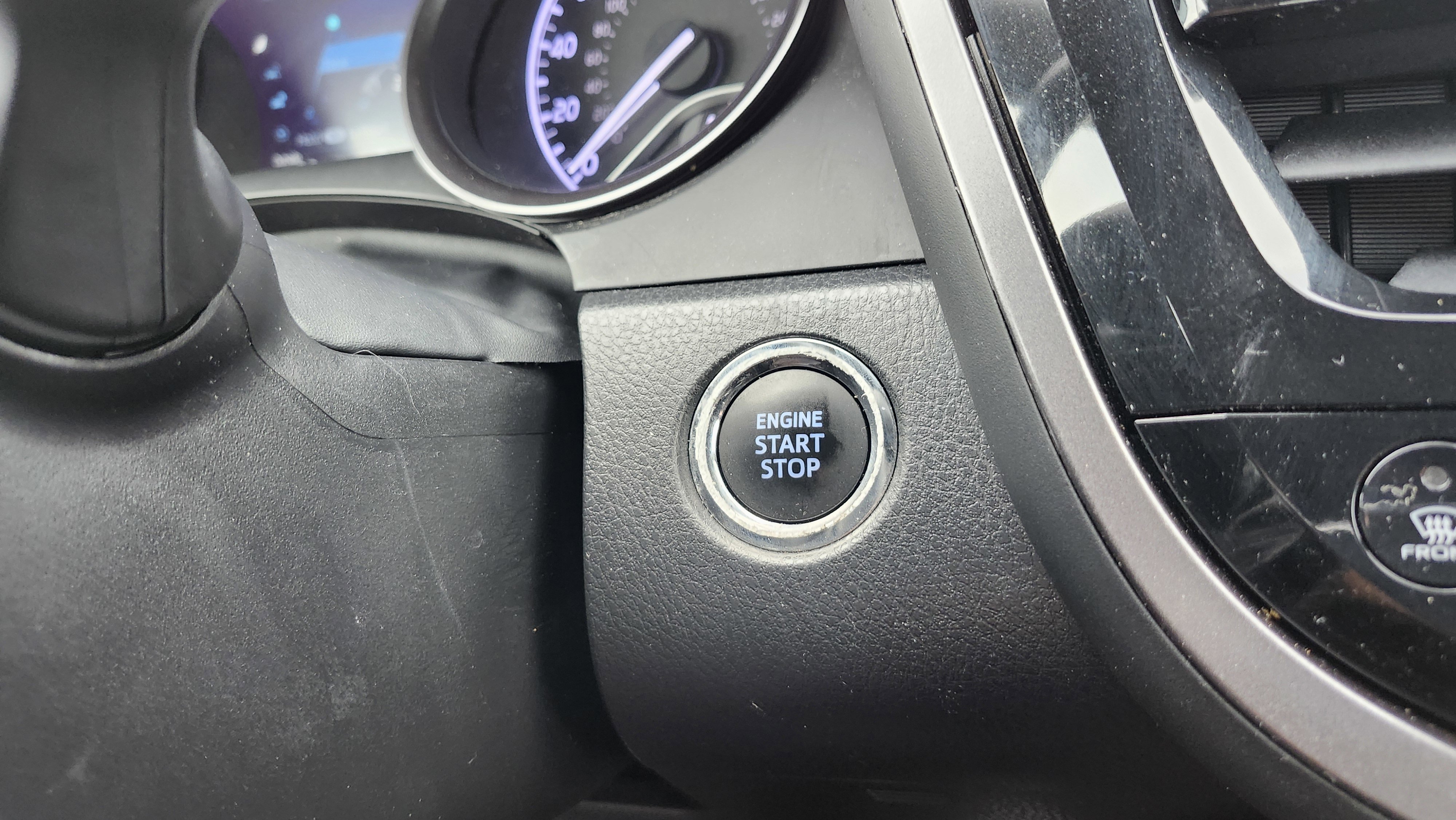 Used 2023 Toyota Camry SE image 6