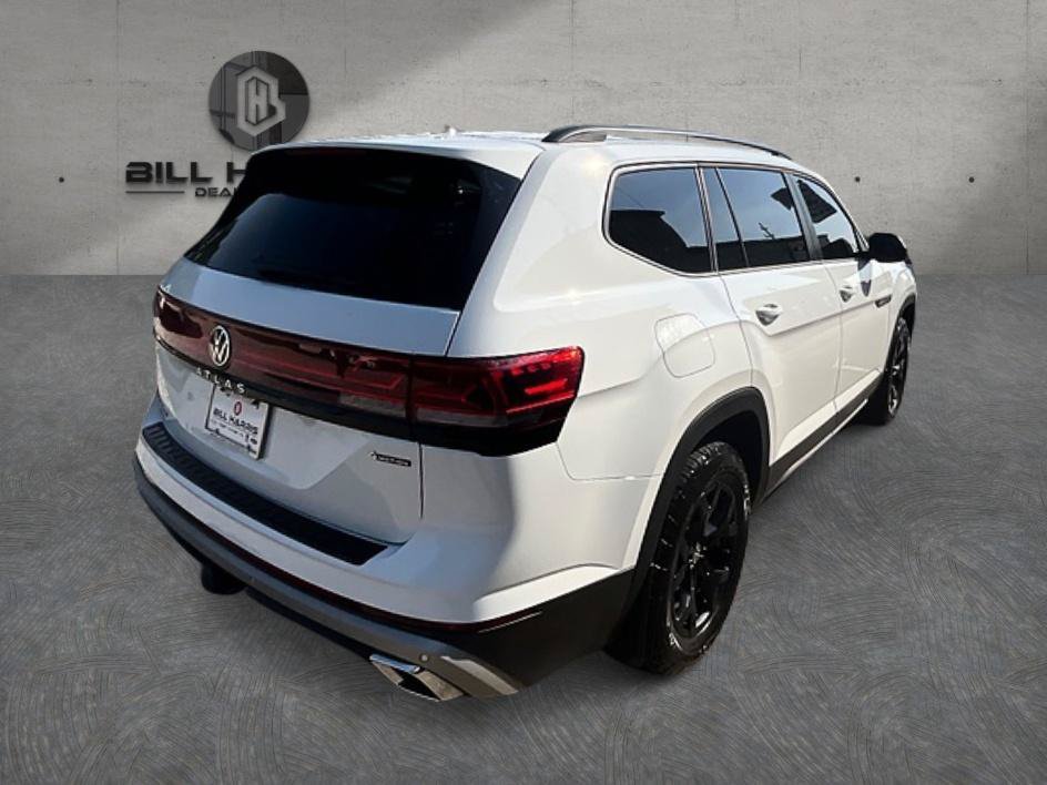 Used 2025 Volkswagen Atlas Peak Edition SE AWD/4WD image 6