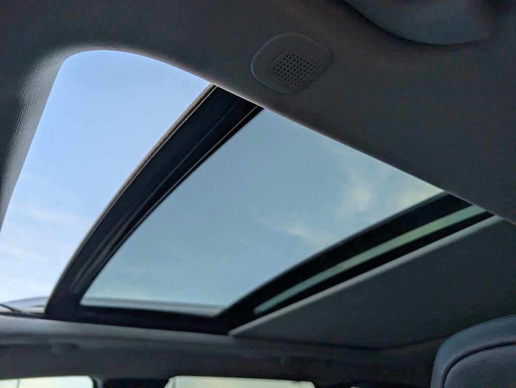 Used 2021 Jeep Cherokee Limited image 23