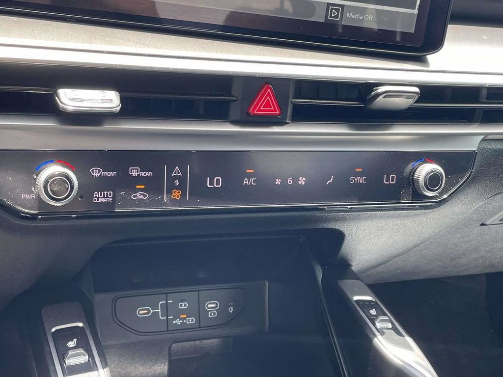 Used 2025 Kia Sorento EX w/ Panoramic Sunroof Package FWD image 39