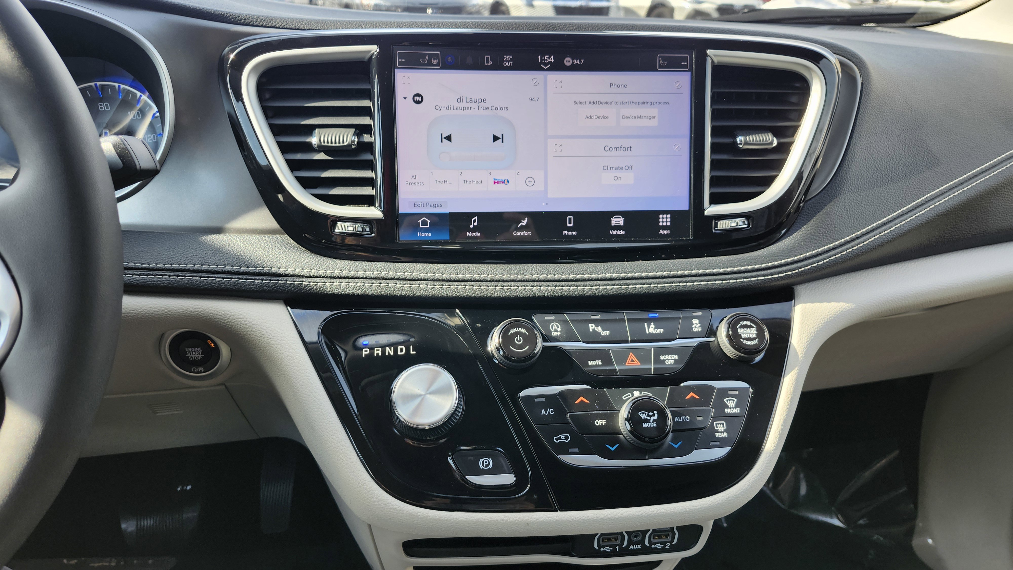 Used 2023 Chrysler Pacifica Touring-L image 31