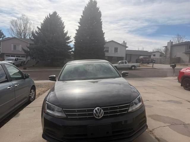 Used 2018 Volkswagen Jetta SE FWD image 2