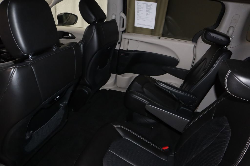 Used 2023 Chrysler Pacifica Touring-L FWD image 20