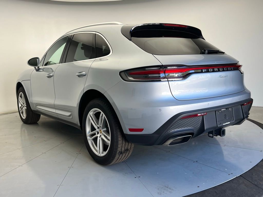 Certified 2022 Porsche Macan image 3