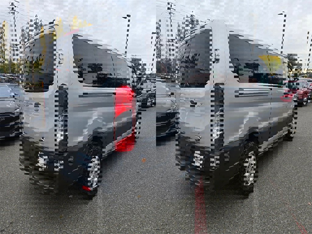 Used 2017 Ford Transit 350 XLT image 5