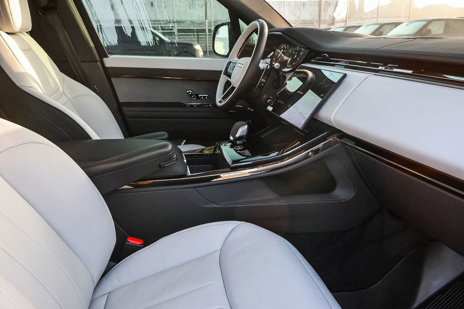 Used 2025 Land Rover Range Rover Sport Dynamic SE image 17