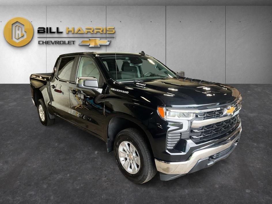 Used 2025 Chevrolet Silverado 1500 LT AWD/4WD image 9