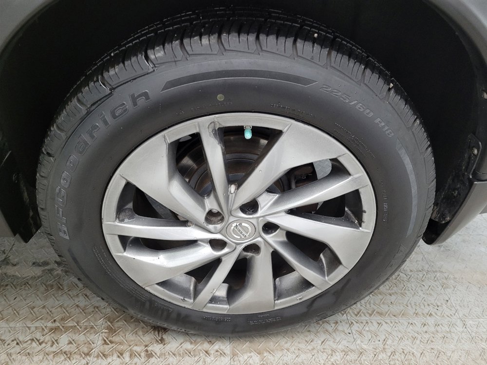 Used 2015 Nissan Rogue SL w/ SL Premium Package image 31