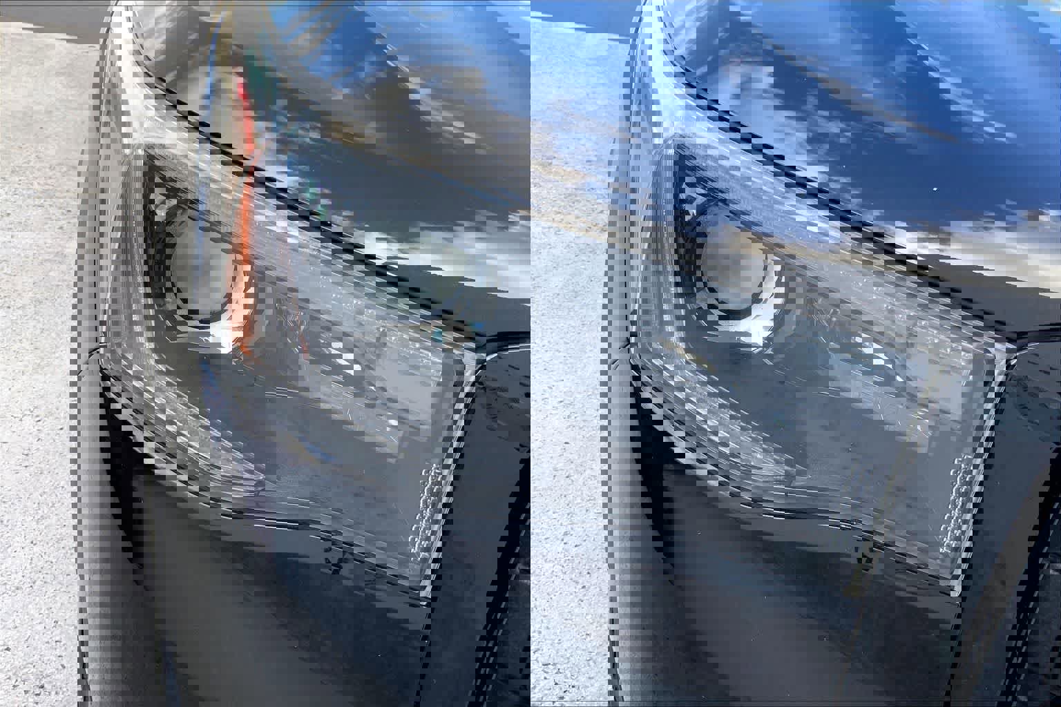 Used 2019 GMC Acadia SLT w/ Black Edition FWD image 32