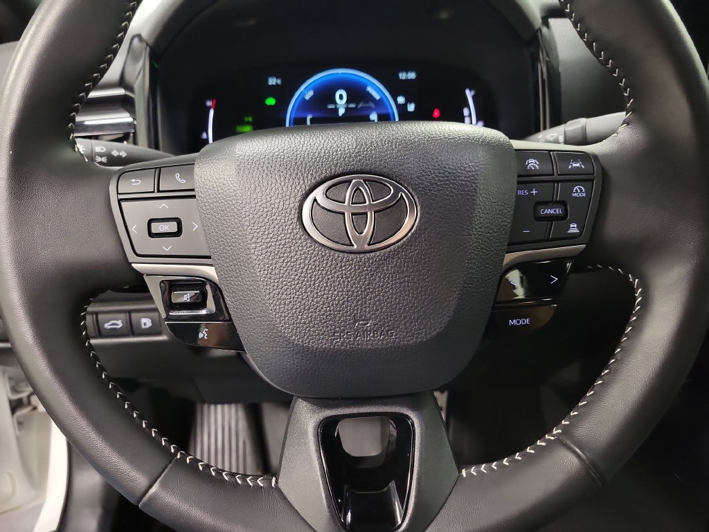 Used 2025 Toyota Camry SE FWD image 24