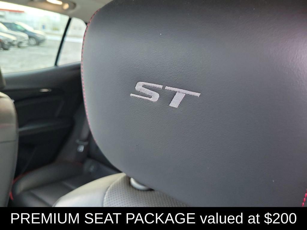 Used 2022 Buick Envision Essence w/ Sport Touring Package image 7