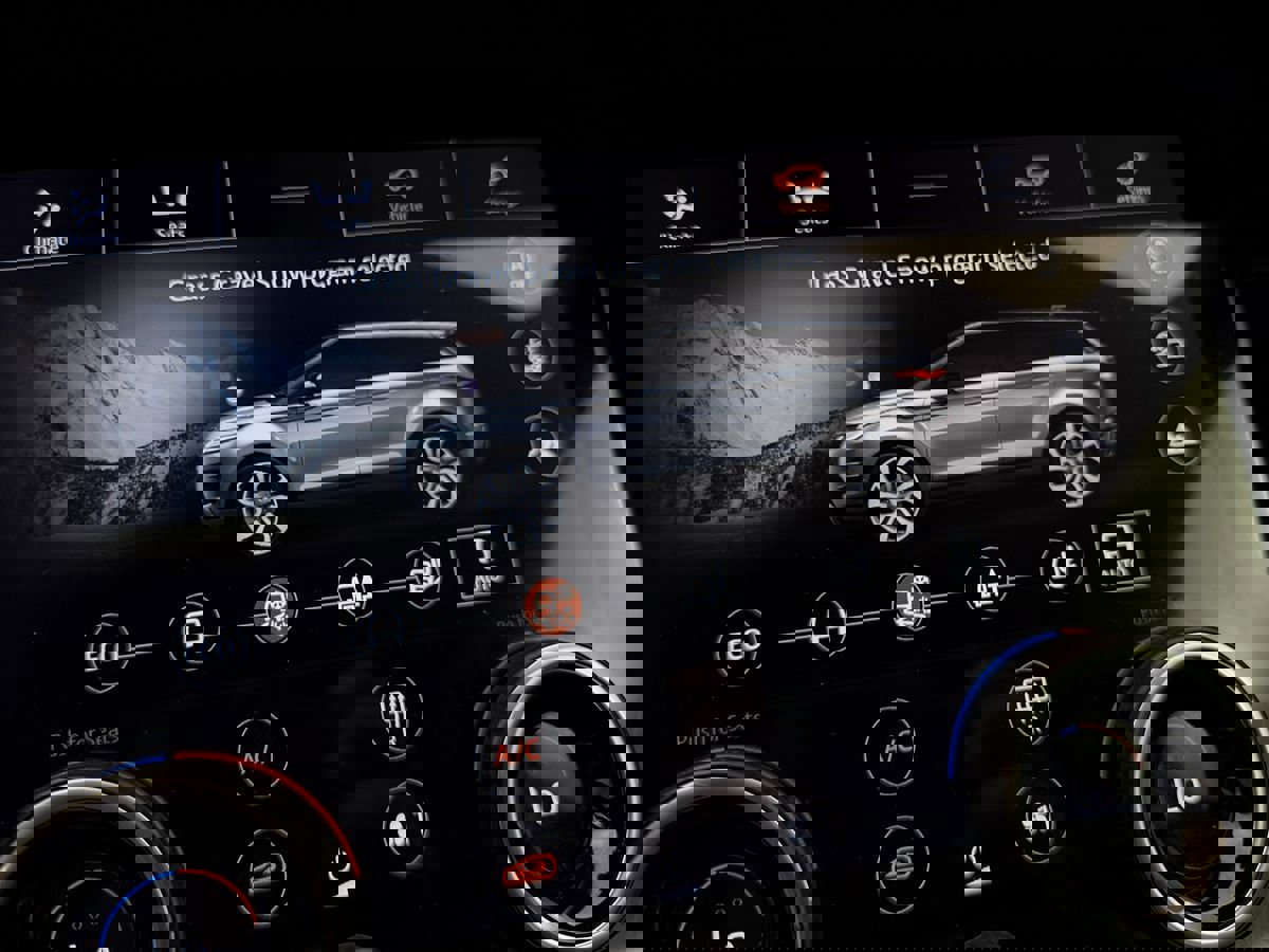 Used 2020 Land Rover Range Rover Evoque R-Dynamic SE image 32