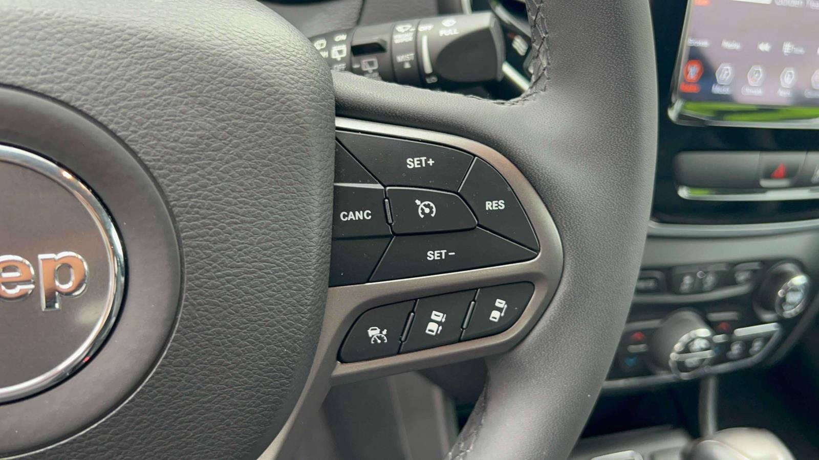 Used 2022 Jeep Cherokee Limited w/ Mopar Interior Package AWD/4WD image 22