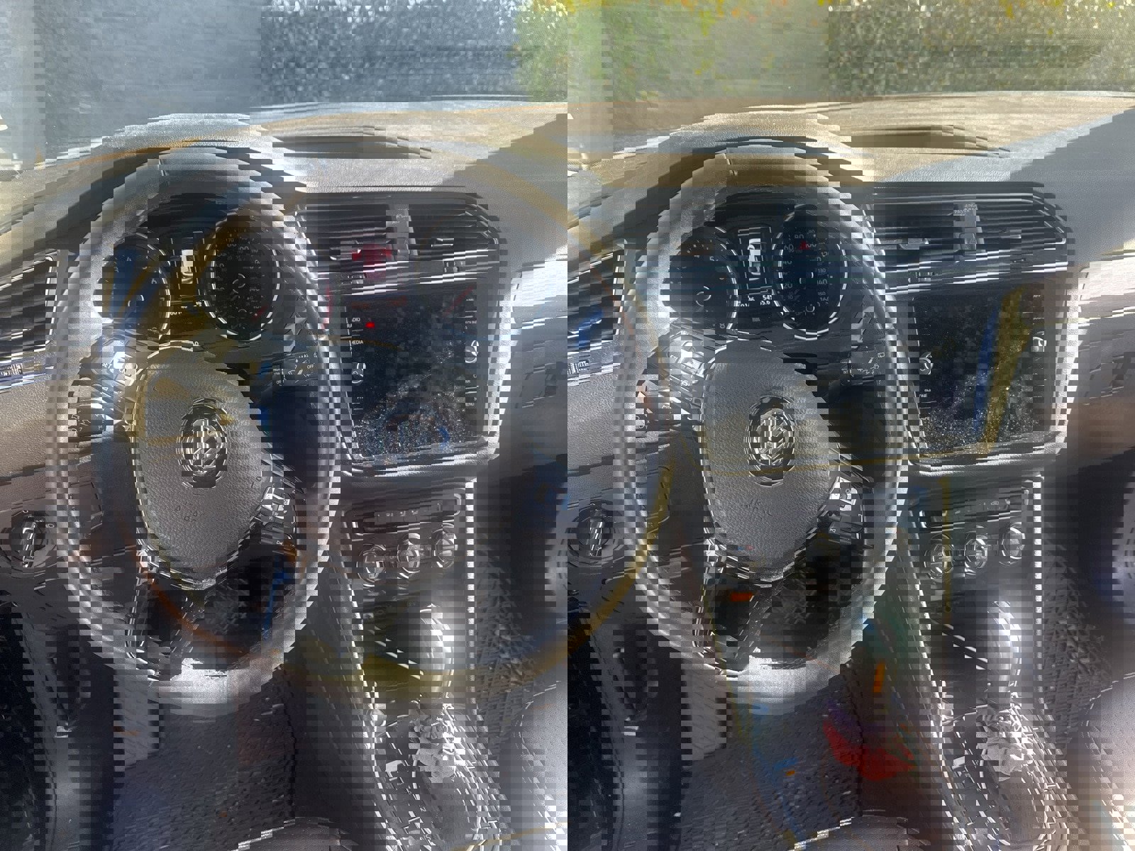 Used 2020 Volkswagen Tiguan SE w/ Panoramic Sunroof Package image 8