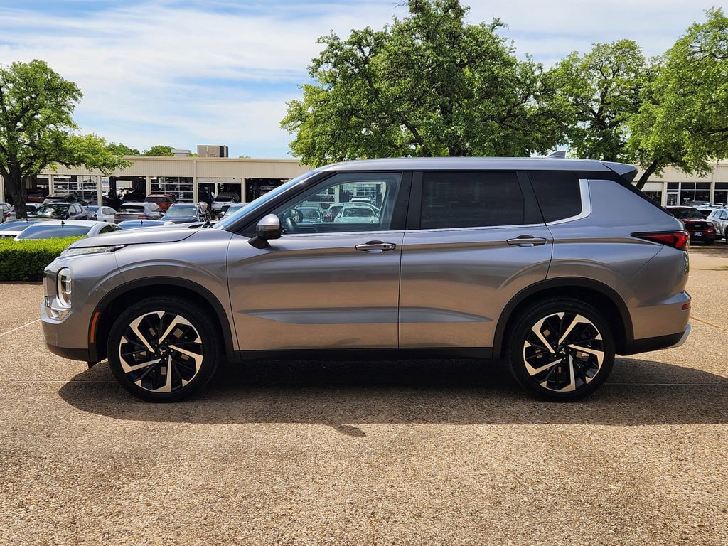 Used 2022 Mitsubishi Outlander SE image 4