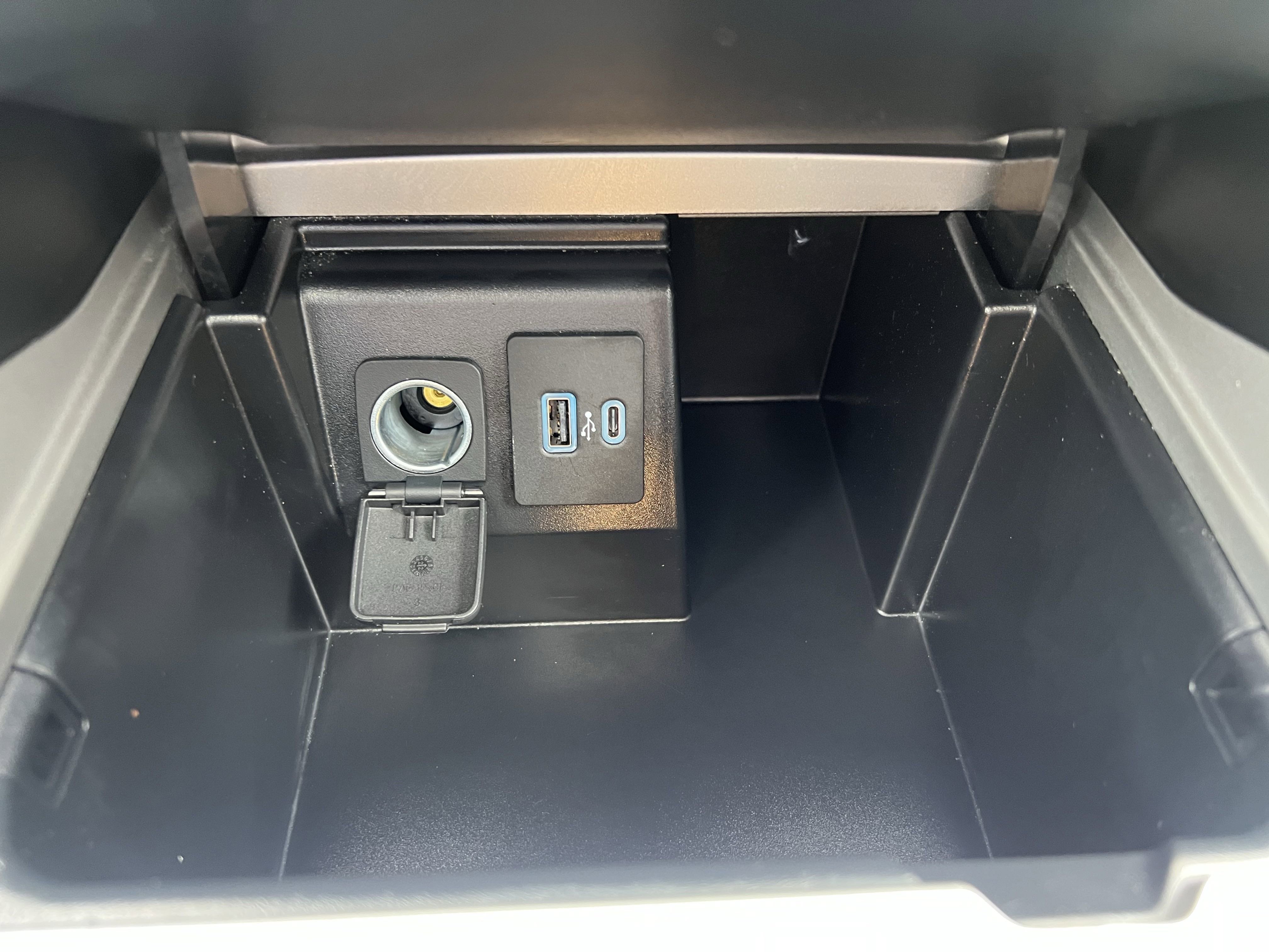 Used 2023 Ford Explorer XLT w/ Equipment Group 202A image 27