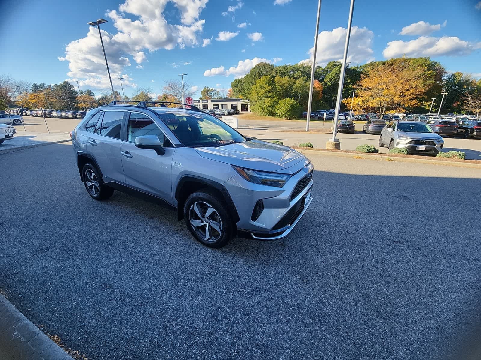 Used 2022 Toyota RAV4 SE w/ Weather & Moonroof Package AWD/4WD image 22
