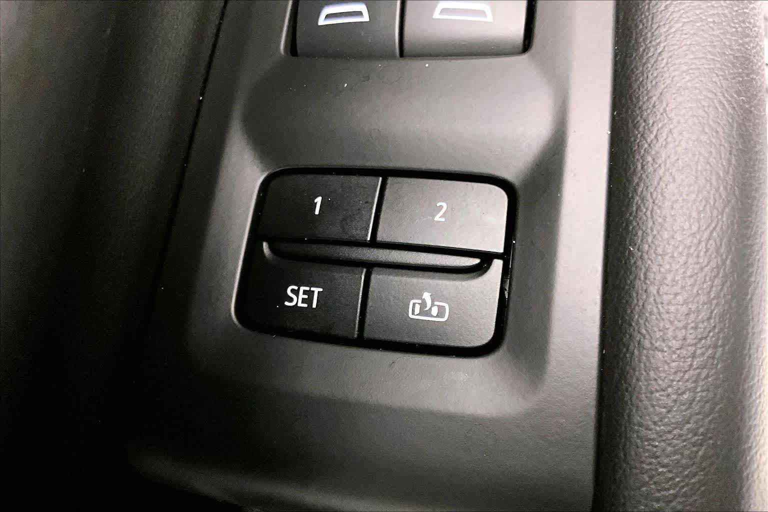Certified 2021 GMC Yukon AT4 w/ AT4 Premium Plus Package AWD/4WD image 33