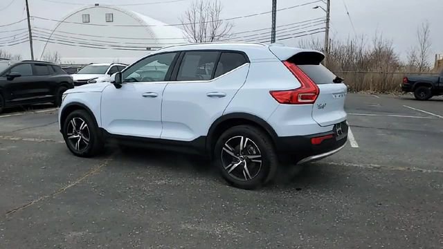 Used 2025 Volvo XC40 B5 Core image 6