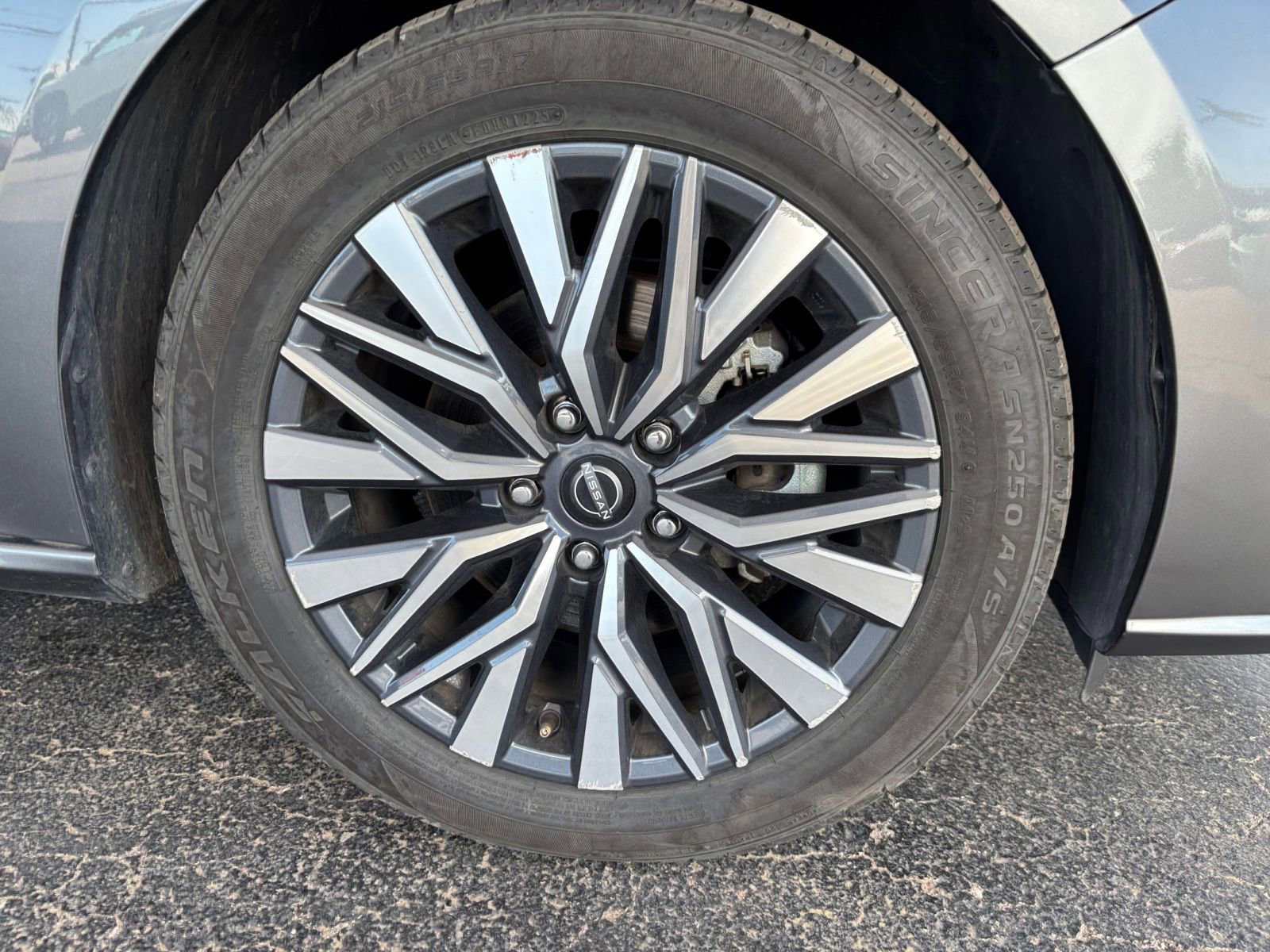 Used 2025 Nissan Altima 2.5 SV FWD image 31