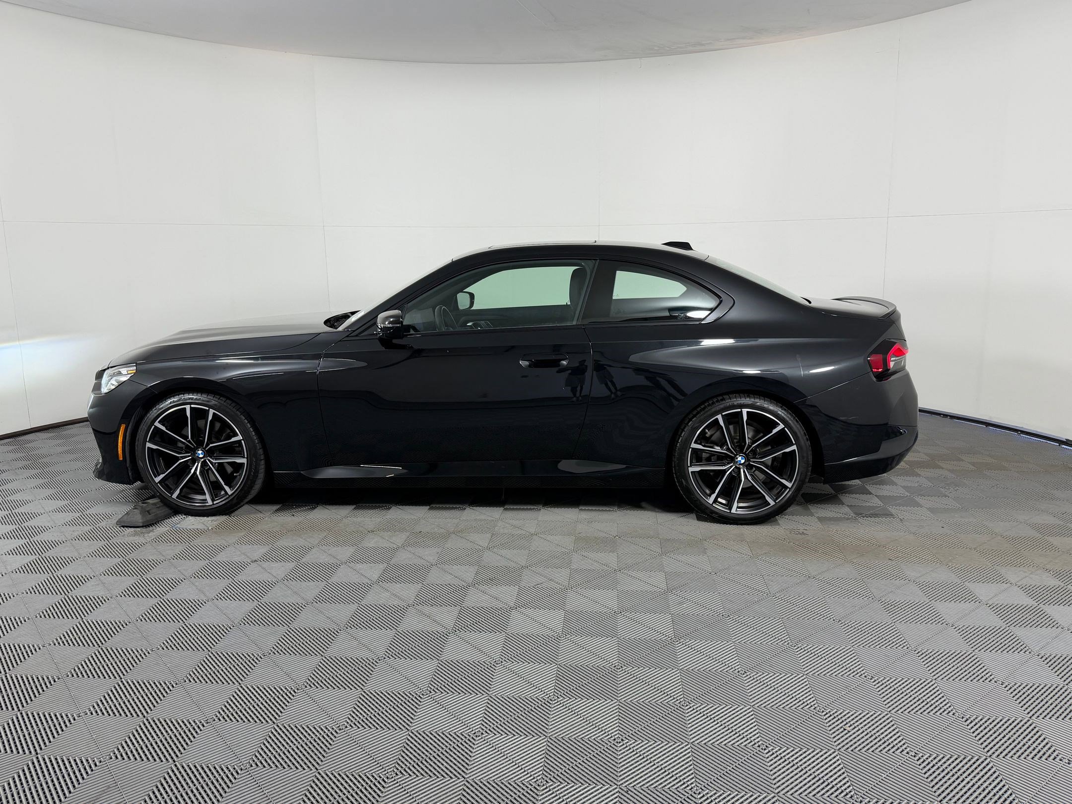 Used 2023 BMW 230i 230i w/ M Sport Package image 2