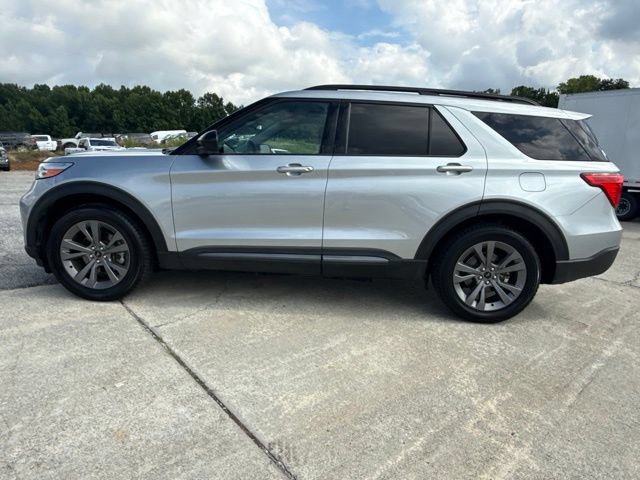 Certified 2022 Ford Explorer XLT w/ Equipment Group 202A RWD image 2