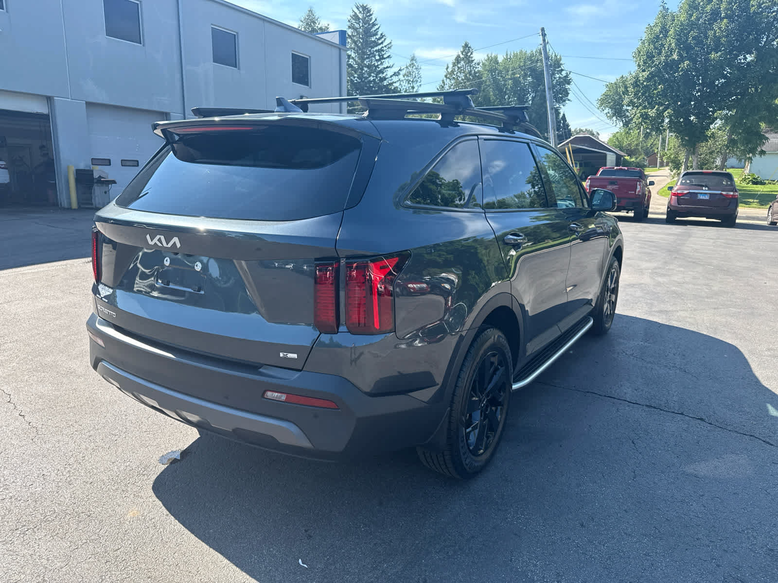 Used 2023 Kia Sorento S w/ Panoramic Sunroof Package AWD/4WD image 3