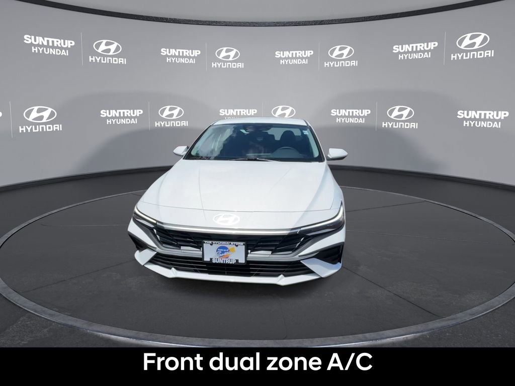 Used 2025 Hyundai Elantra Blue image 6