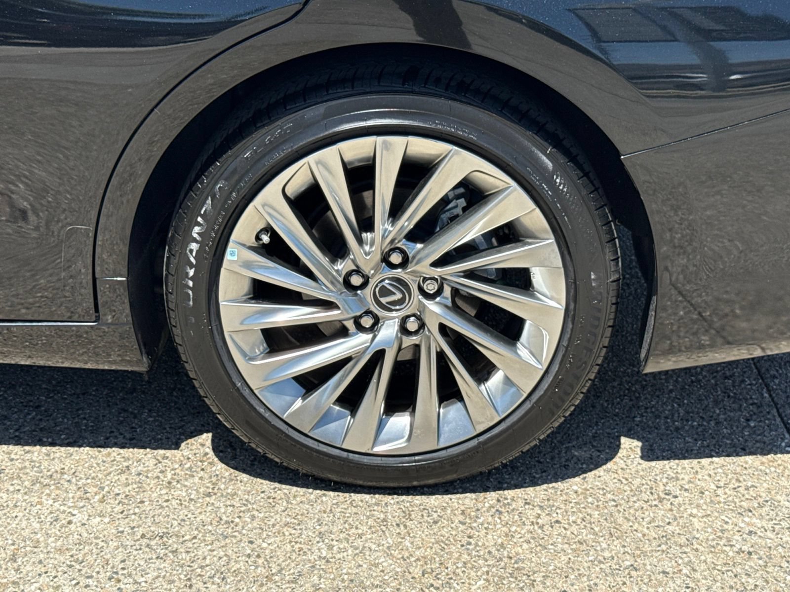 Used 2023 Lexus ES 300h w/ Accessory Package (Z1) FWD image 19