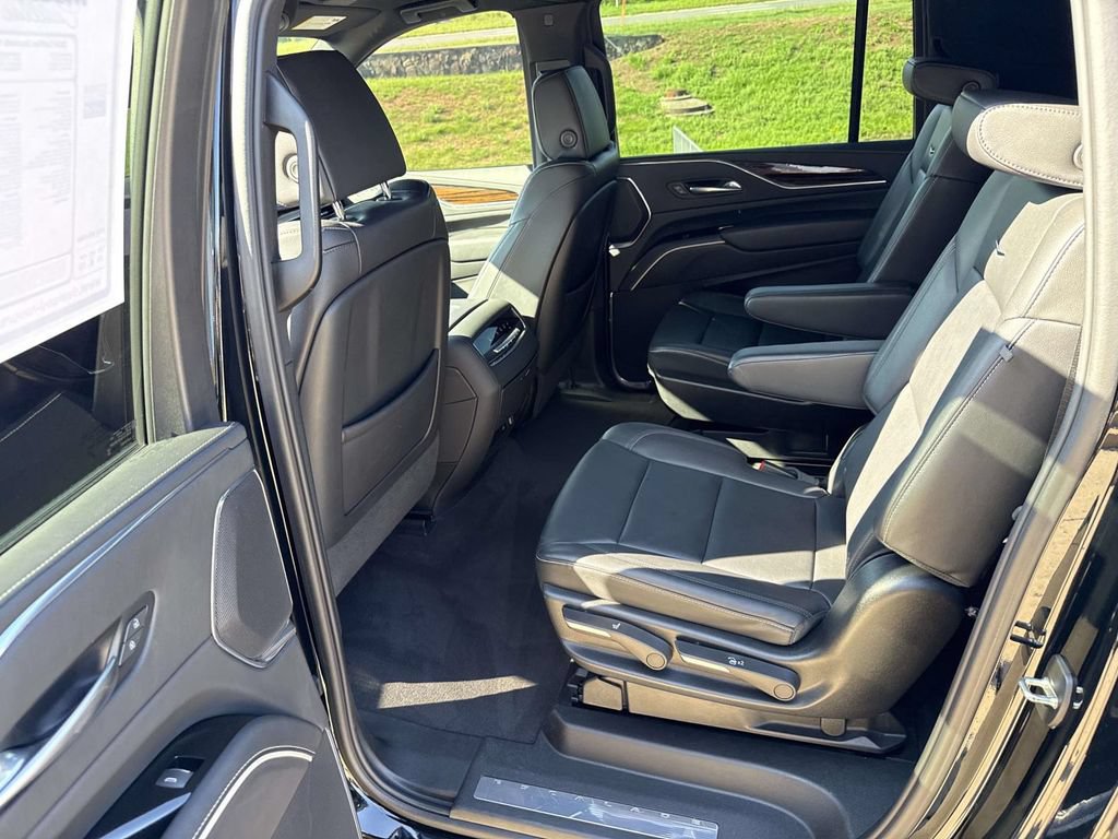 Used 2024 Cadillac Escalade ESV Luxury RWD image 10