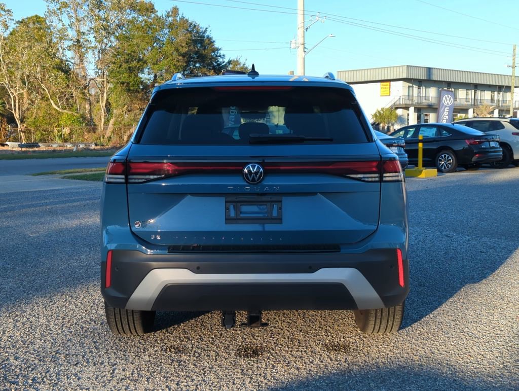Certified 2025 Volkswagen Tiguan SE image 5