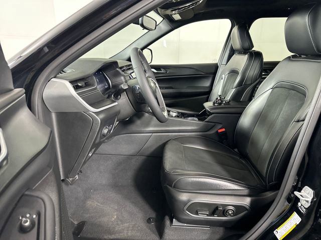 Used 2023 Jeep Grand Cherokee L Laredo image 11