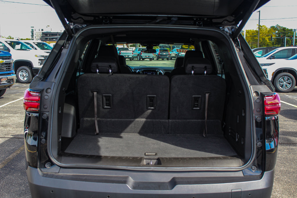 Used 2023 Chevrolet Traverse LT FWD image 9