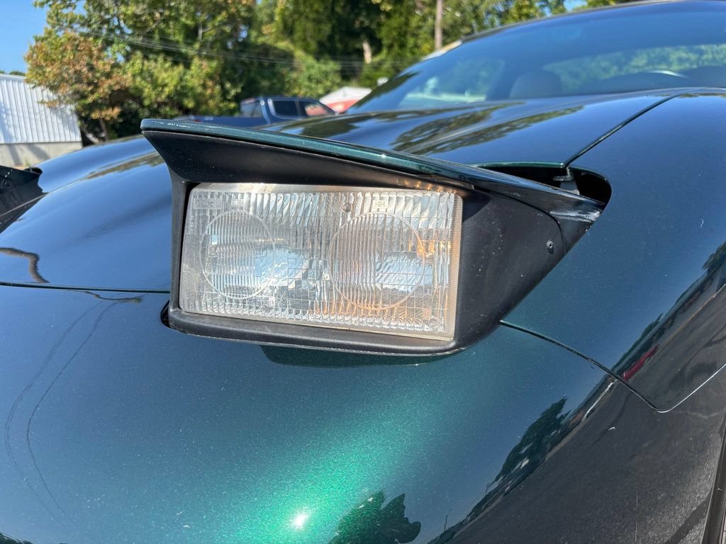 Used 2001 Chevrolet Corvette Coupe w/ Preferred Equipment Group1 RWD image 12
