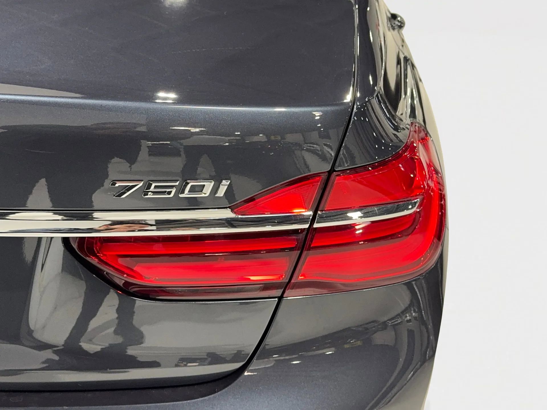 Used 2017 BMW 750i xDrive image 23