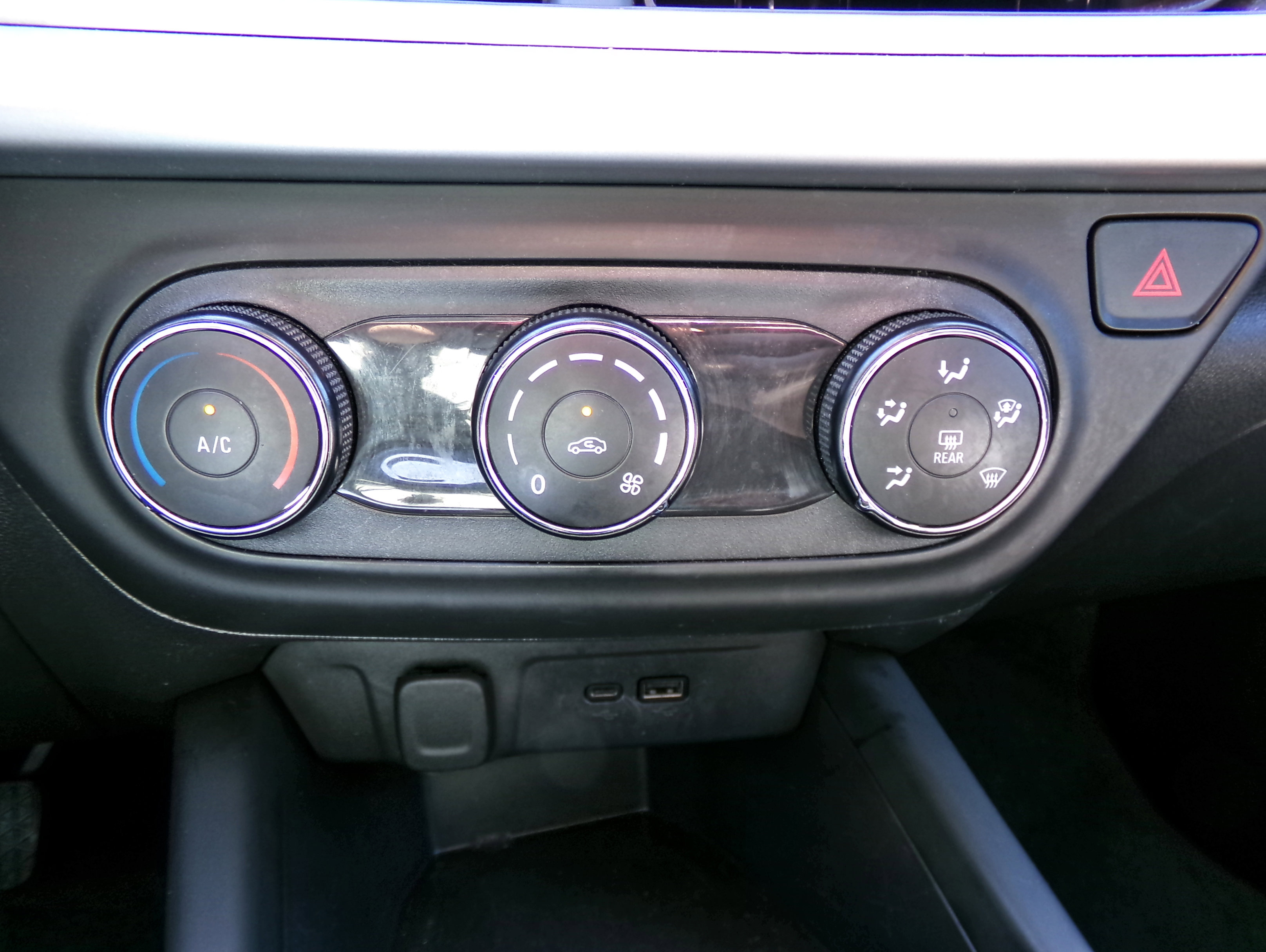 Used 2025 Chevrolet Trax LS image 10