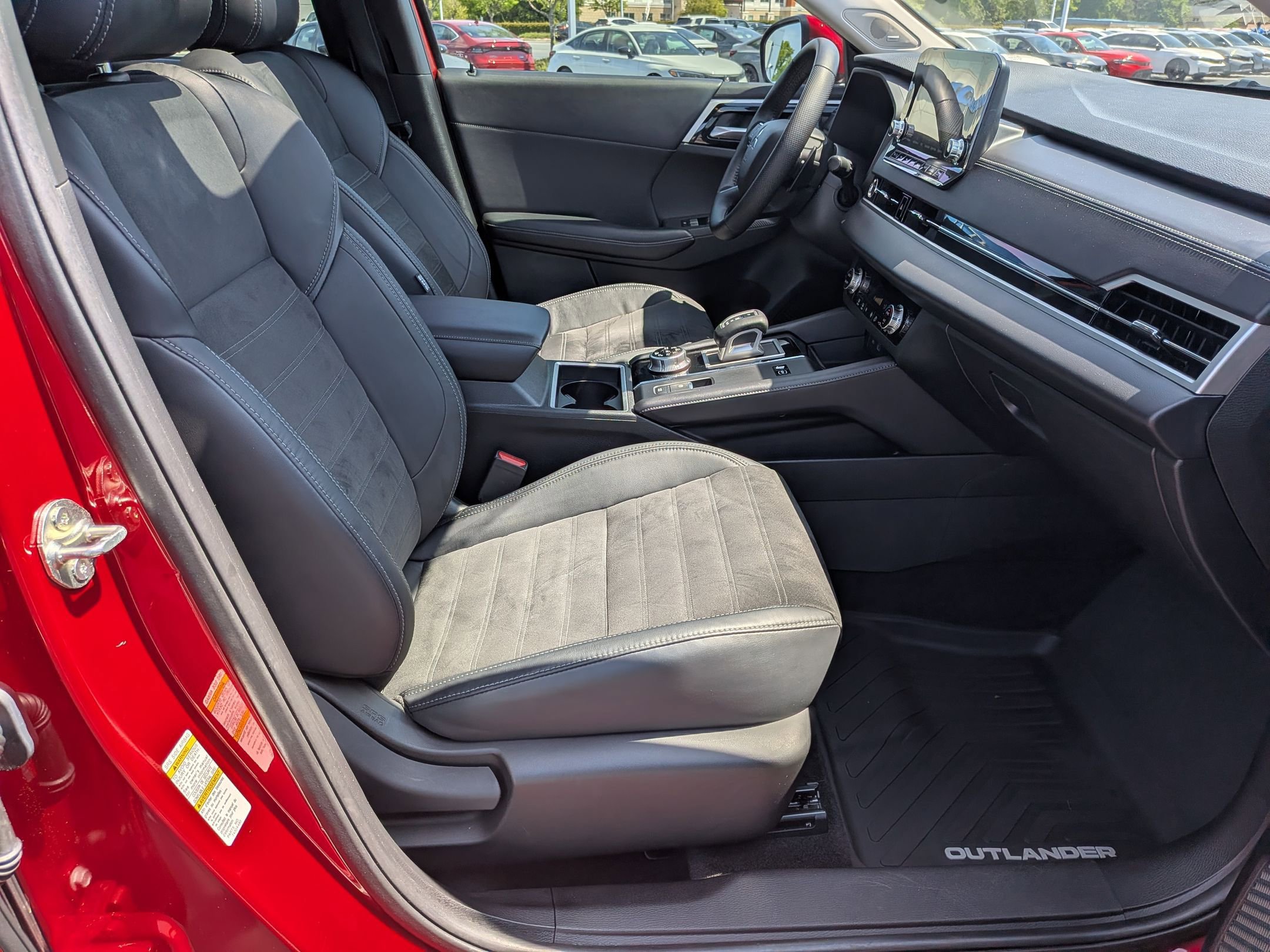 Used 2023 Mitsubishi Outlander SE image 37