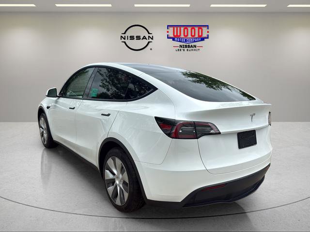Used 2024 Tesla Model Y 2WD image 4