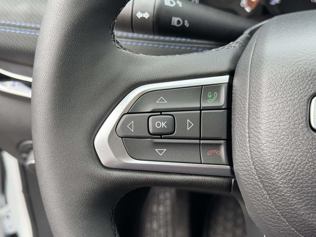 New 2026 Jeep Compass Latitude w/ Sun and Sound Group AWD/4WD image 23