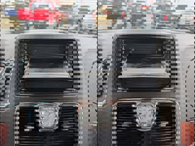 Used 2015 Chrysler Town & Country Limited Platinum image 12