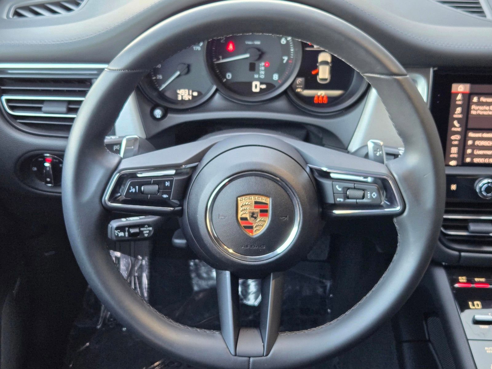 Used 2025 Porsche Macan AWD/4WD image 15