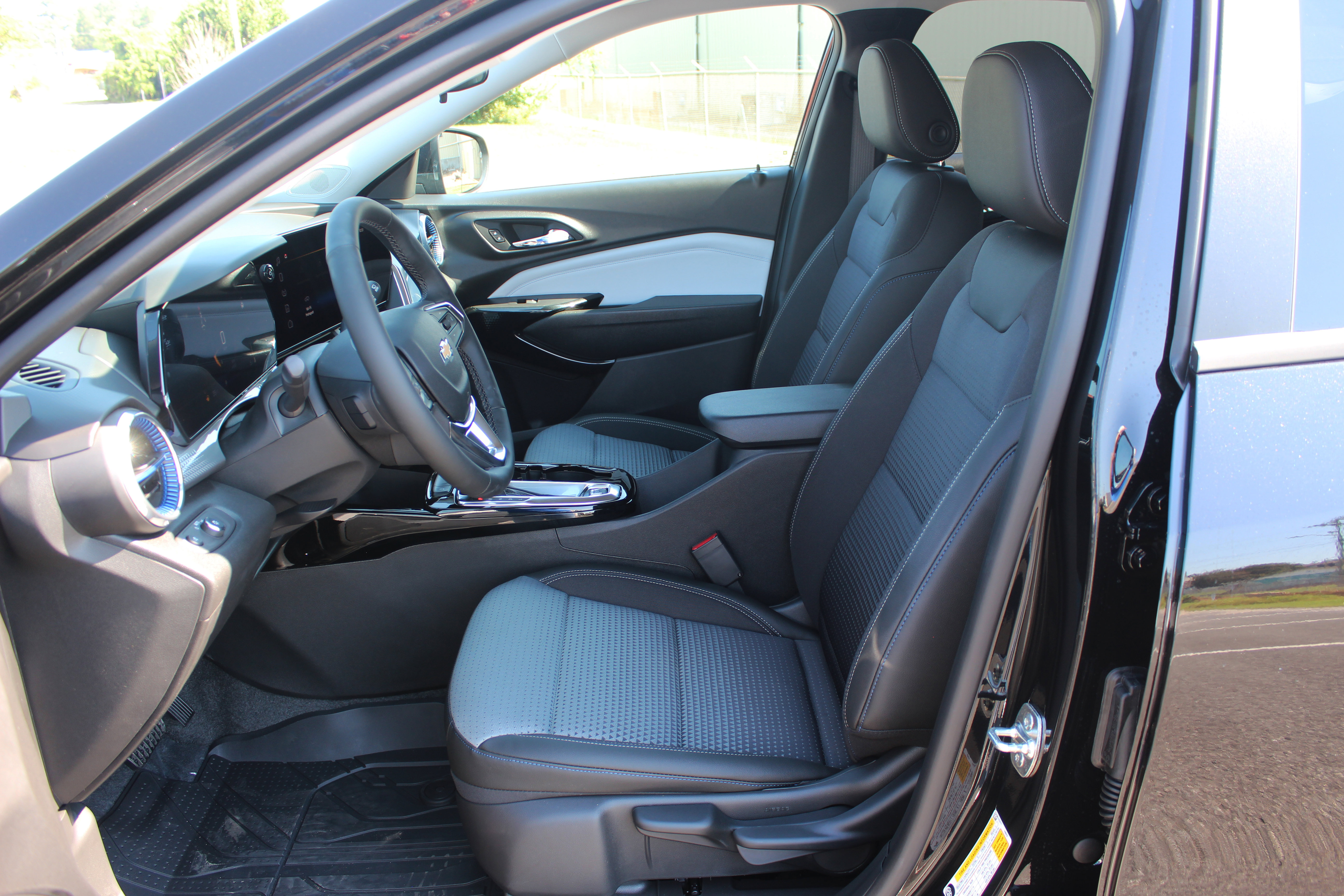 New 2025 Chevrolet Trax LT w/ Driver Confidence Package image 25