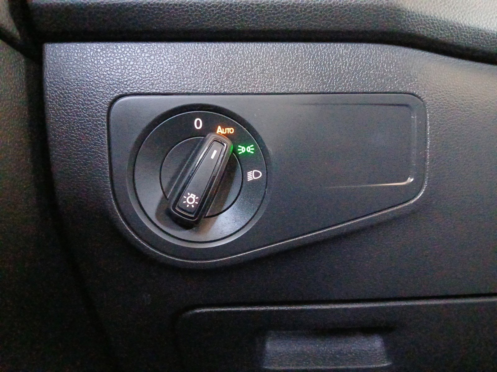 Used 2020 Volkswagen Tiguan S image 20