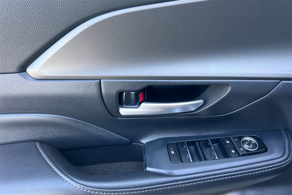 Certified 2025 Toyota Grand Highlander AWD image 13